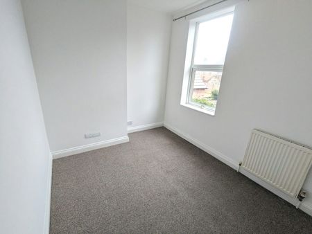 Terraced House to rent on - Photo 2