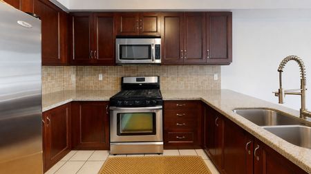 For Lease - 102 Royal Chapin Crescent, Richmond Hill, Ontario - Photo 2