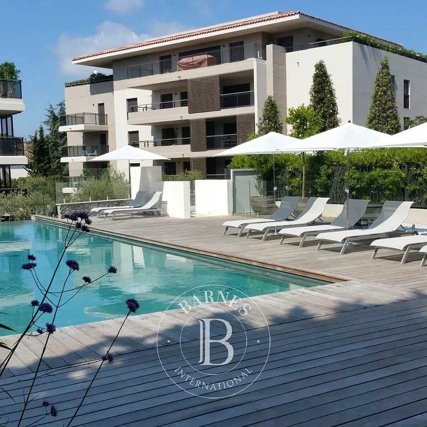 SAINT-TROPEZ - CENTRE VILLE - APPARTEMENT 2 CHAMBRES - PARKING - Photo 1