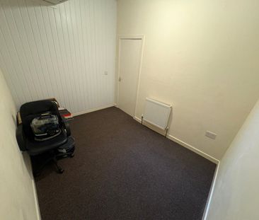 2 bed Apartment - To Let - Photo 5