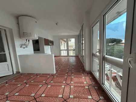 Apartamento T3 para arrendamento sem móveis com vista mar situado em Cascais - Photo 2