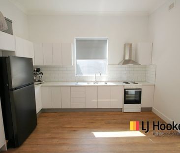 IMMACULATE RENOVATED ONE BEDROOM SEMI HOME! - Photo 5