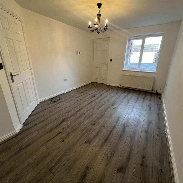 3 bedroom semi-detached house to rent - Photo 1