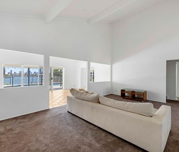 21 Conifer Crescent, Broadbeach Waters QLD 4218 - House For Rent | ... - Photo 3