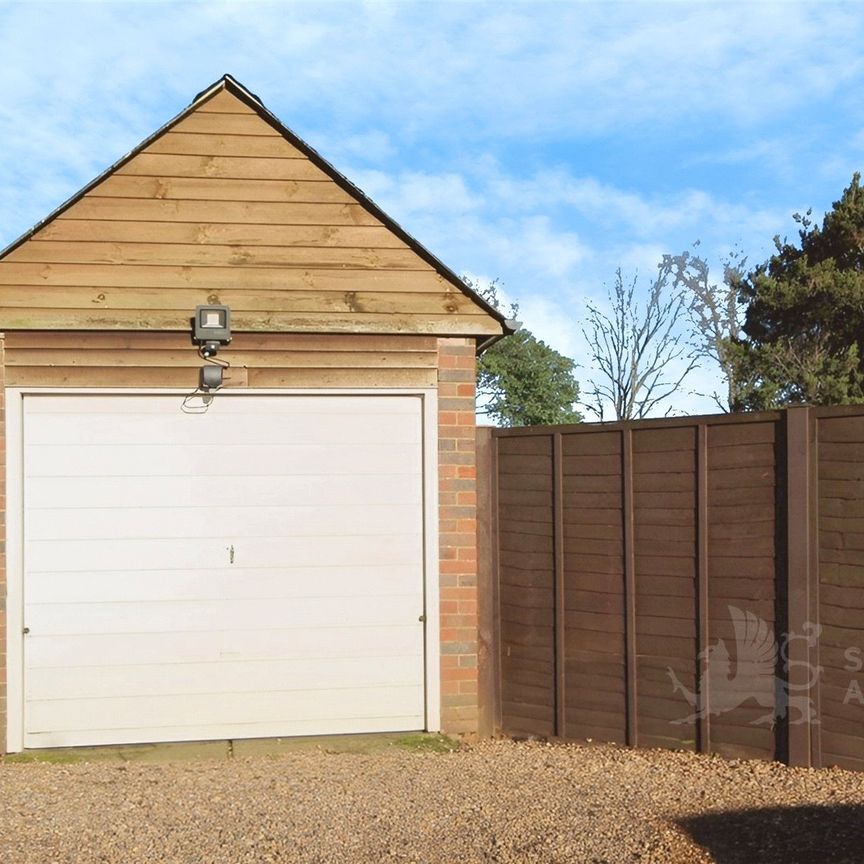 Field Way, Ripley, GU23 6HJ - Photo 1