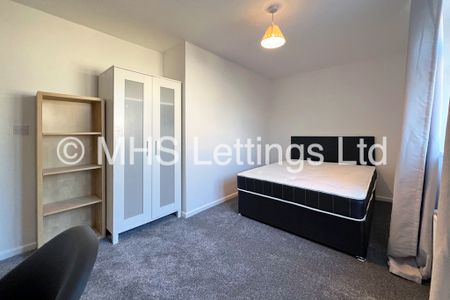 4 Bedroom Mid Terraced House for rent in Holborn Street - Photo 5