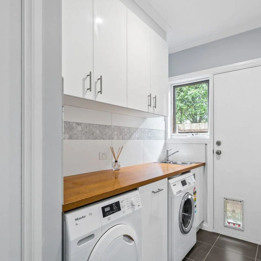 Modern low maintenance living in a prime location. - Photo 1