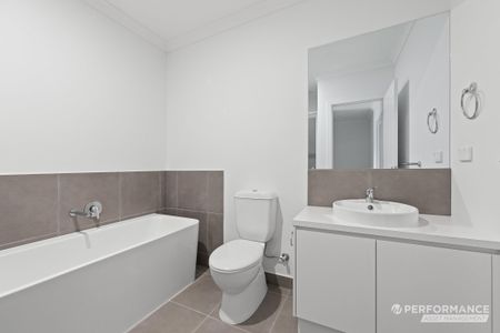 12 Strong View, Fraser Rise VIC 3336 - Townhouse For Rent | Domain - Photo 5