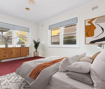 Charming CBD Cottage with Character & Sunlit Living - Photo 4