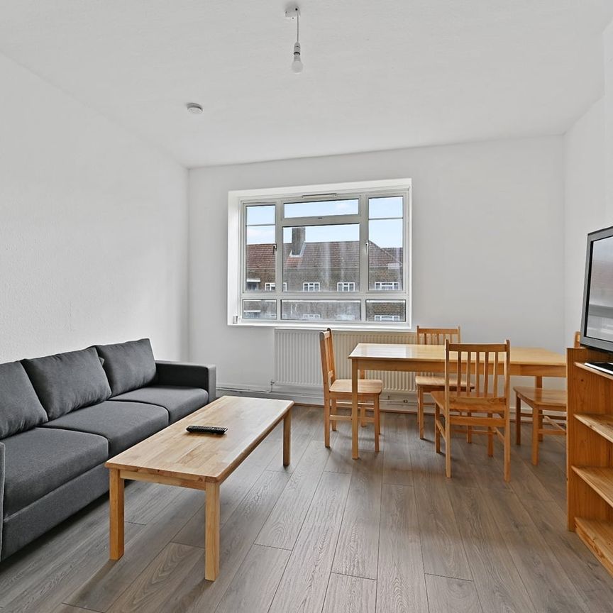 4 Bed Flat, Phipps House, W12 - Photo 1