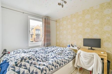 4 Bed Terraced House, Rainbow Avenue, E14 - Photo 4