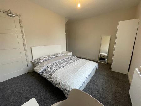 3 bedroom private hall to rent - Photo 2