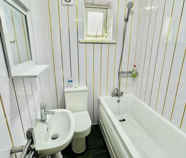 4 bedroom terraced house to rent - Photo 4