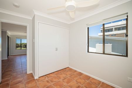 THREE BEDROOM UNIT WITH WATER VIEWS - Photo 5