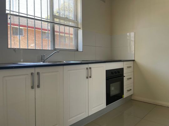 Renovated Ground Floor 2 Bedroom unit - Photo 1