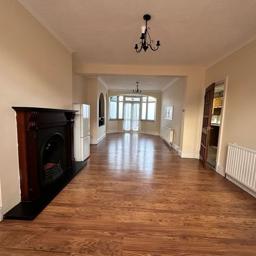 3 Bed Terraced House, Malvern Drive, IG3 - Photo 1