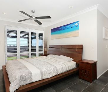 FAMILY HOME WITH POOL, VIEWS AND MUCH MORE - Photo 3
