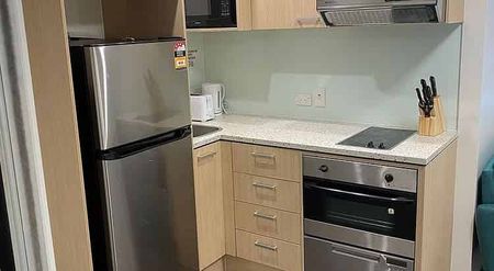 2 Bedroom, Fully Furnished in the Heart of the CBD - Photo 4