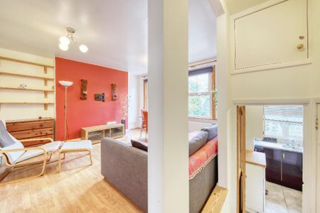 2 bedroom flat to rent - Photo 2