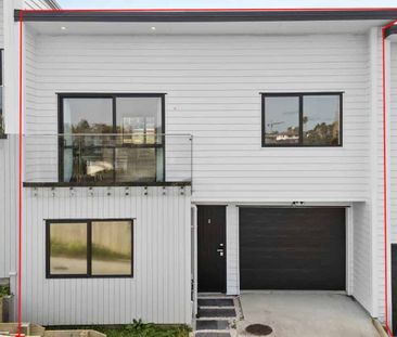 Stylish & Spacious Family Living in Mt Wellington - Photo 2