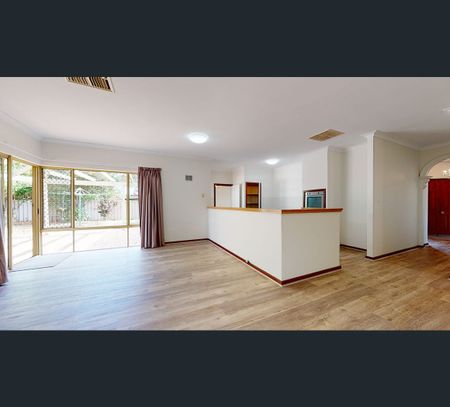 16 Bentley Close, Mount Claremont, WA 6010 - Photo 3