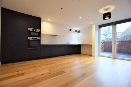 3 Bedroom Terraced To Let - Photo 5