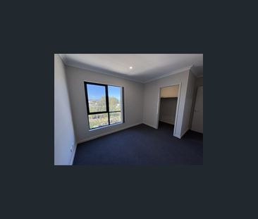 Spacious, Comfortable & Conveniently Located - Photo 5