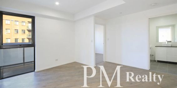 Modern Apartment in the Heart of Petersham - Photo 3