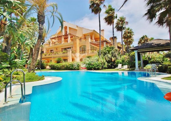 Stunning modern apartment with sea views in Puerto Banus