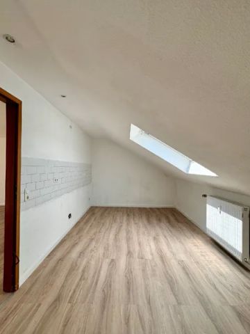 Haan Zentrum - Fußgängerzone! Großzügige Dachgeschosswohnung mit 2,5 Zimmern! - Photo 5
