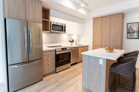 For Lease - 333 Sunseeker Avenue Unit# 406, Innisfil, Ontario - Photo 2