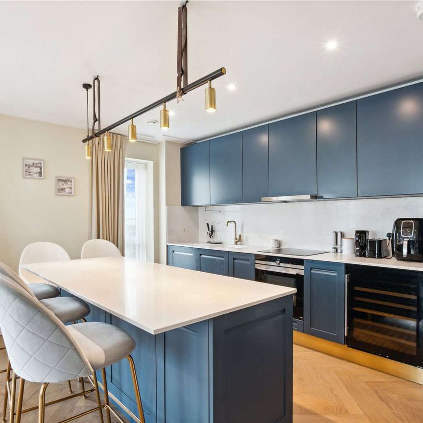 Stylish and carefully considered throughout, this eye-catching 3 bedroom property features two en-suite bathrooms and a large private roof terrace. - Photo 1