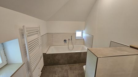 VERMIETUNG EINER KOMFORTABLEN 3–ZIMMER-ALTBAUWOHNUNG IN Bückeburg, Nähe Schlosspark - Photo 5