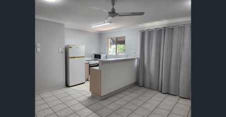 Oonoonba located top floor one-bedroom unit - Photo 3