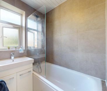 18 Hind Grove – Room 2 - Photo 5