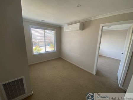 18 Kalbian Drive, 3978, Clyde North Vic - Photo 2