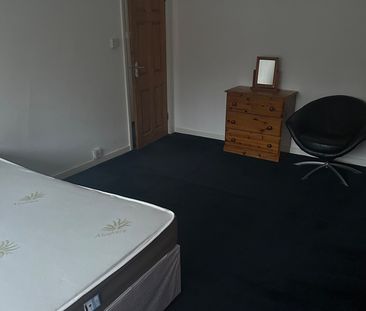 Room in a Shared House, Private Bathroom Neeld Crescent, HA9 - Photo 2