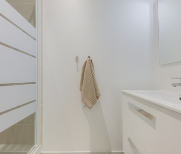 IVRY Roommate 4 Bedrooms at Lyon 4e - Photo 2