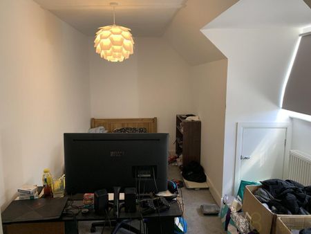 3 bedroom flat to rent - Photo 4