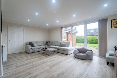 4 bedroom bungalow to rent - Photo 2