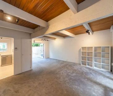 Low maintenance, Great location - Photo 3