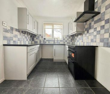 3 bedroom semi-detached house to rent - Photo 3