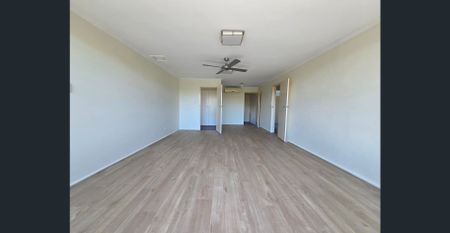 Large Space, Clean Two Bed Bayside Home - Photo 5