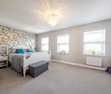 4 bedroom end of terrace house to rent - Photo 5