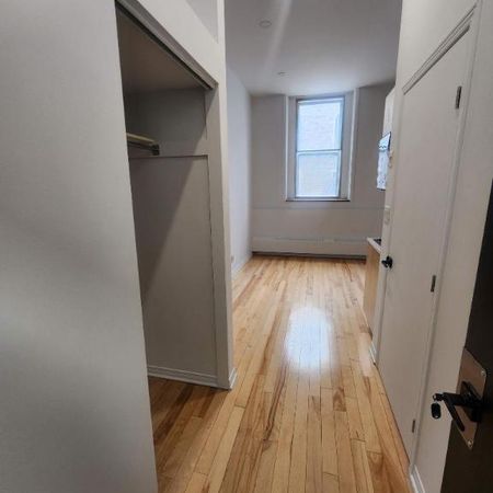 1 CH - 1 SDB - Montréal - $1,195 /mo - Photo 4