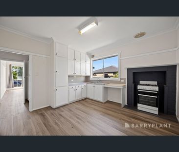 17 Mckindlay Street, Drouin, Vic 3818 - Photo 2