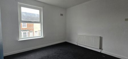 4 bedroom end of terrace house to rent - Photo 5