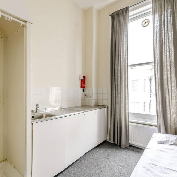 Studio to rent - Photo 1