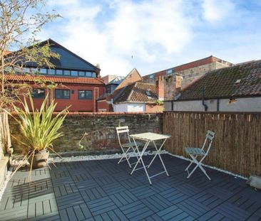 A superb one bedroom flat in the city centre tucked away on Orchard... - Photo 3