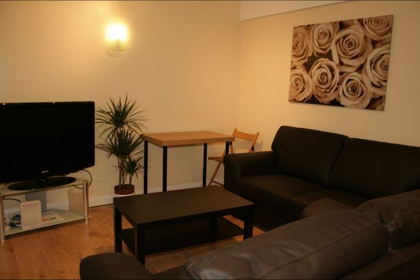 Room in a Shared House, The Headlands, CV5 - Photo 1